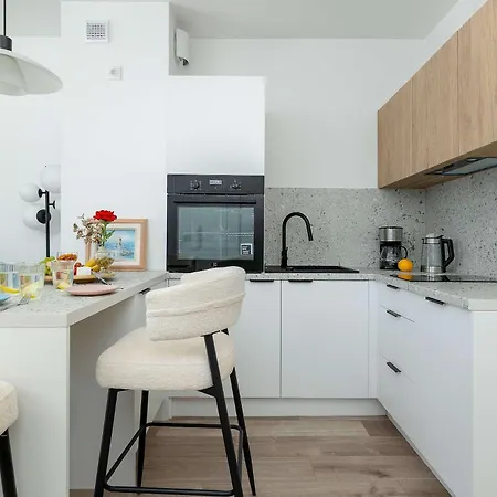 Apartmán Sunny With A Balcony & Parking Near The In By Renters