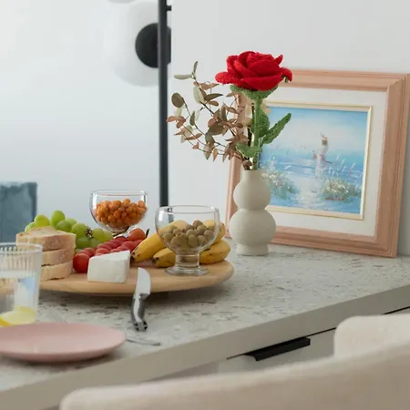 Apartmán Sunny With A Balcony & Parking Near The In By Renters