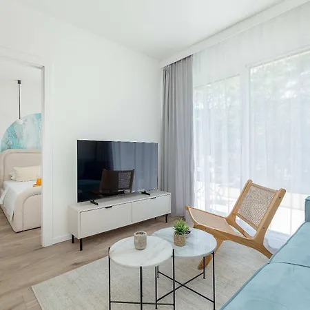 Sunny With A Balcony & Parking Near The In By Renters Apartmán