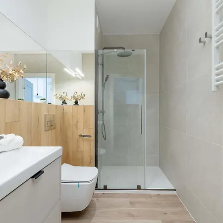 Sunny With A Balcony & Parking Near The In By Renters Apartmán *